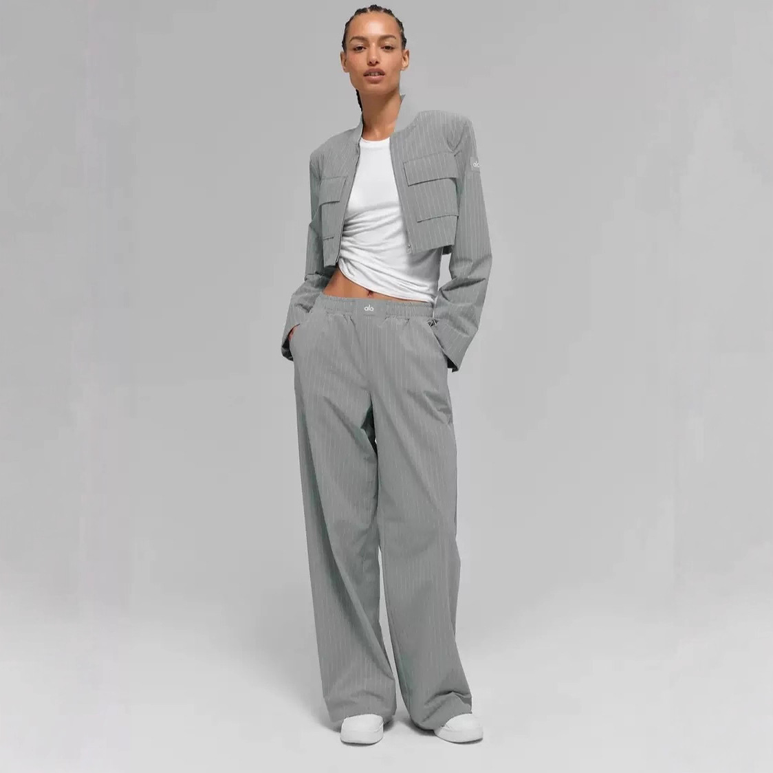 Flowy Wide-leg Pants, Loose And Floor-length, Black Straight Leg With Elastic Waistband.